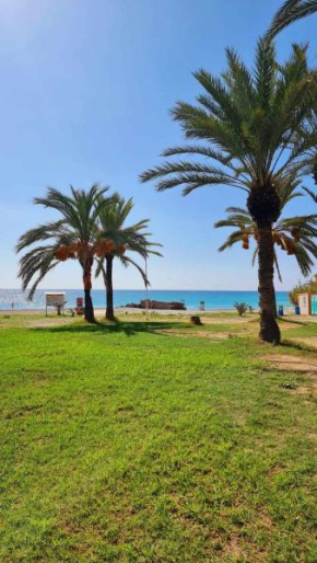 Estudio en la playa con piscina y parking gratis